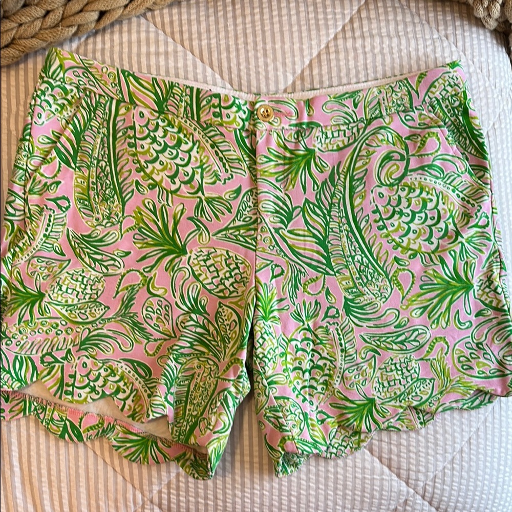 Lilly Pulitzer Scalloped 7” shorts EUC 14